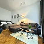 I Design In Heart Of Berlin-friedrichshain Lägenhet